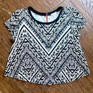 Women’s tribal flowy crop tee with zipper